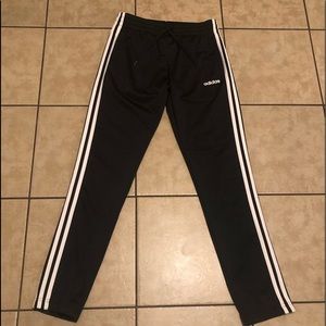 Adidas tapered sweat pants 🤩like new🤩